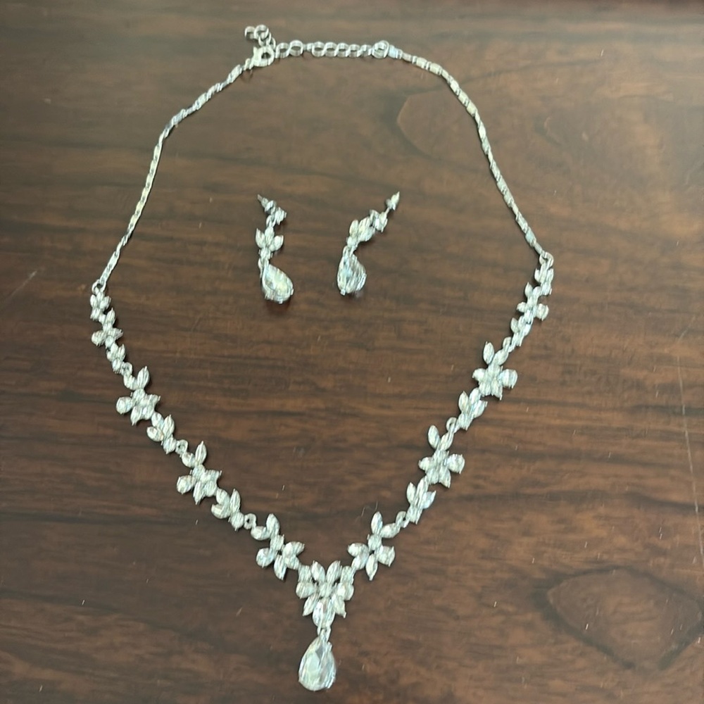 Wedding, bridesmaids or prom necklace and earrings